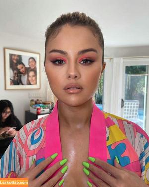 Selena Gomez photo #7827