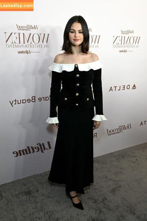 Selena Gomez photo #7901