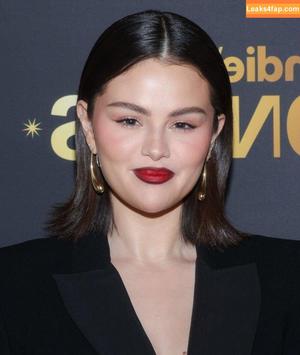Selena Gomez photo #7965