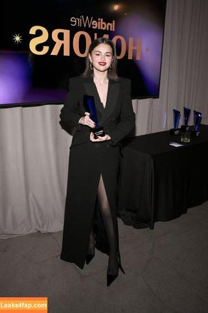 Selena Gomez photo #7966