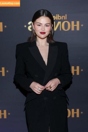 Selena Gomez photo #7969