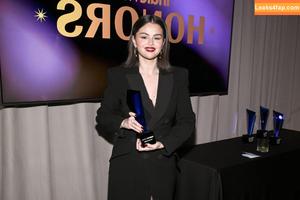 Selena Gomez photo #7977