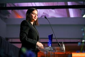 Selena Gomez photo #7978