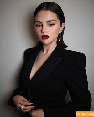 Selena Gomez photo #7994