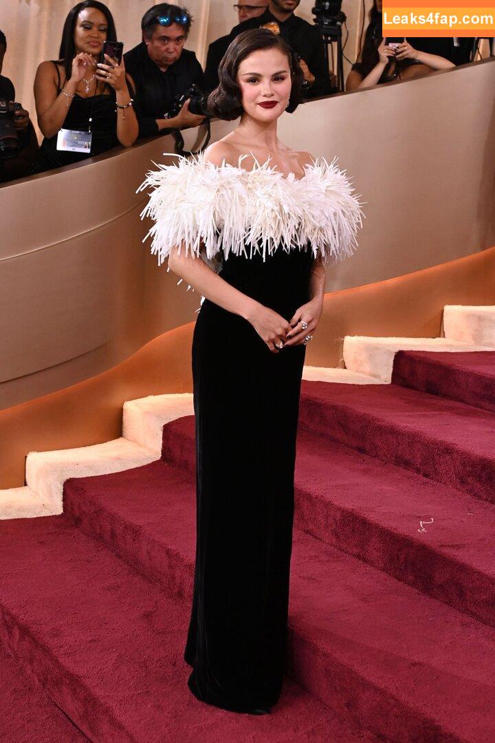 Selena Gomez / Selena / https: / selenagomez leaked photo photo #8793