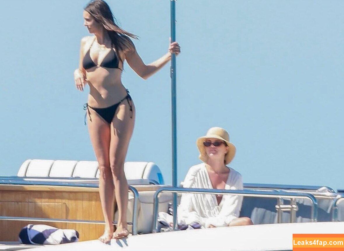 Selena Gomez / Selena / https: / selenagomez leaked photo photo #8820