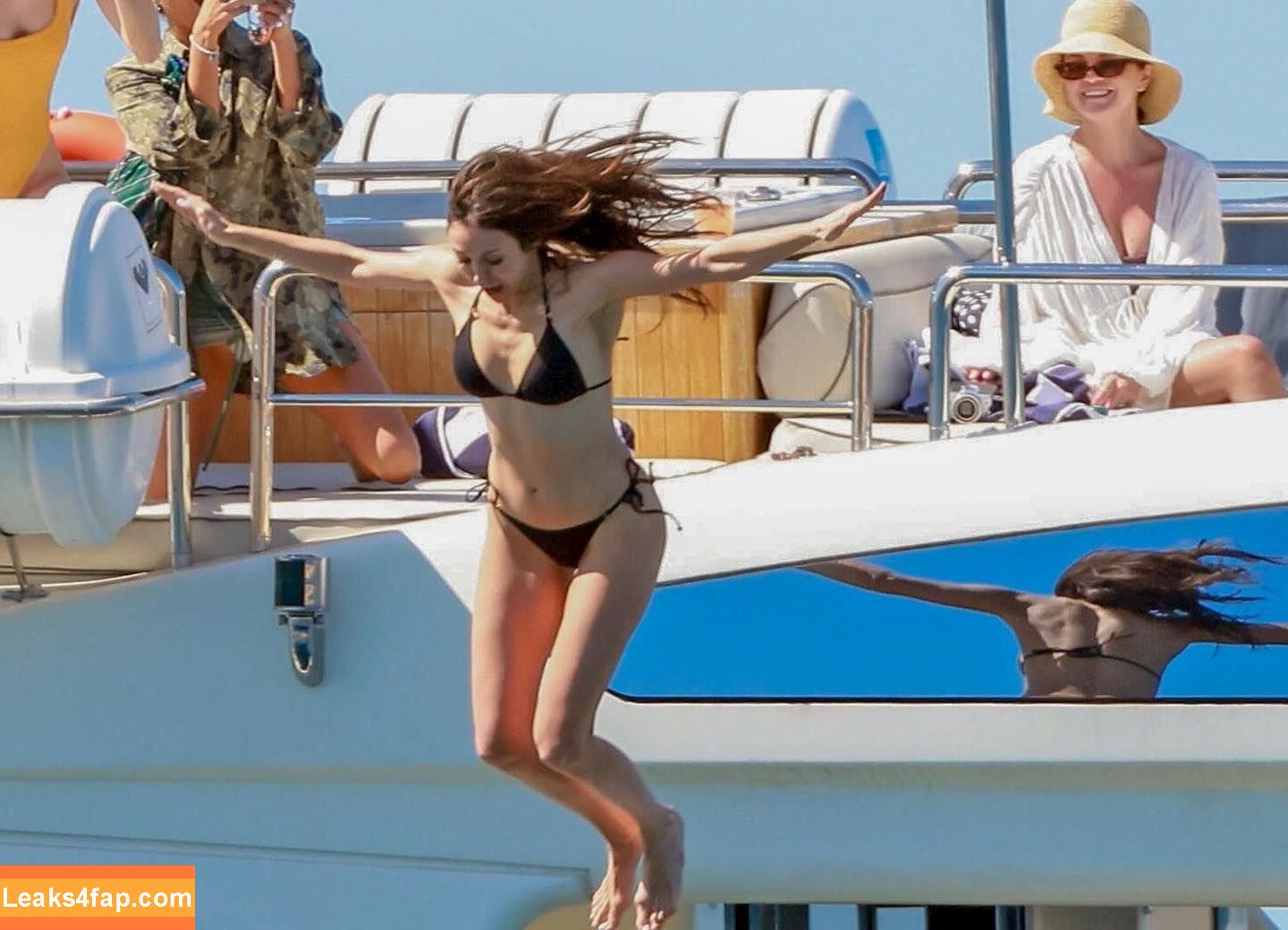 Selena Gomez / Selena / https: / selenagomez leaked photo photo #8821