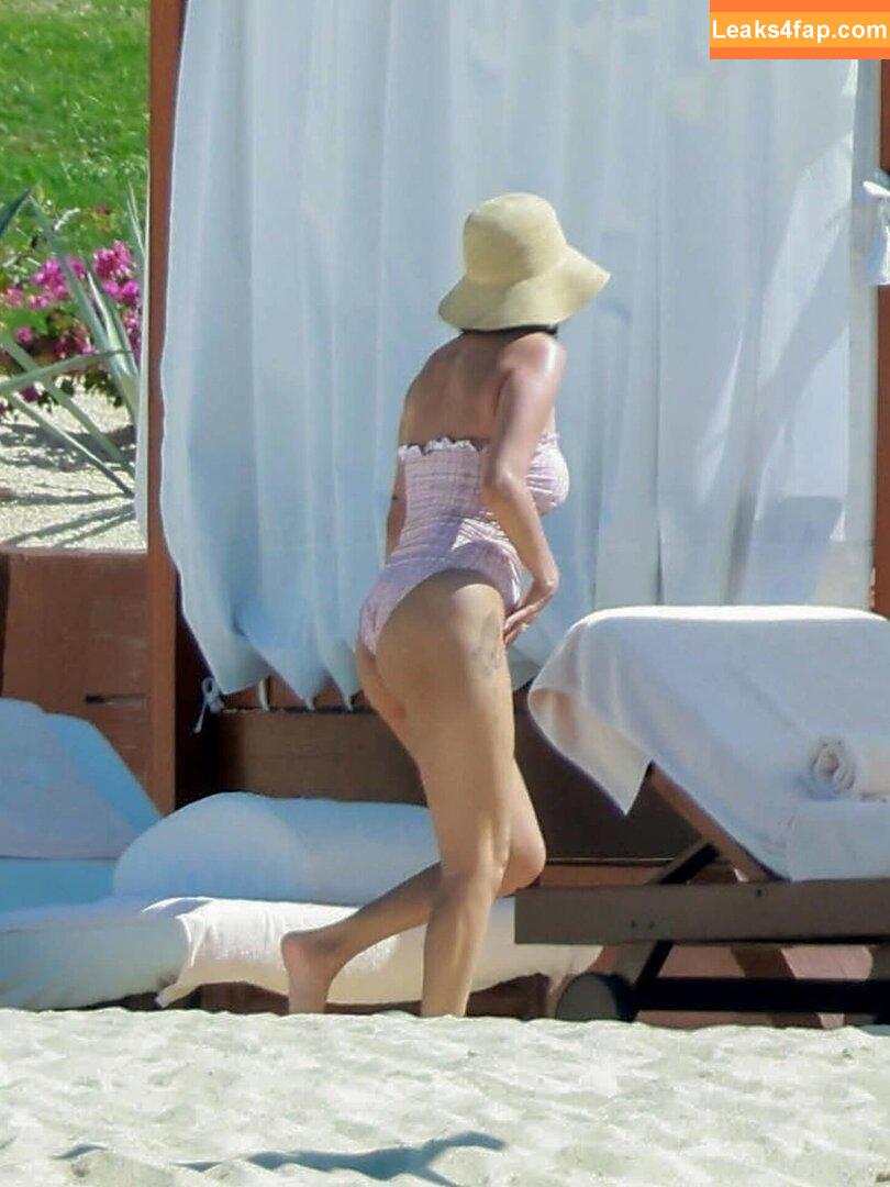 Selena Gomez / Selena / https: / selenagomez leaked photo photo #8822