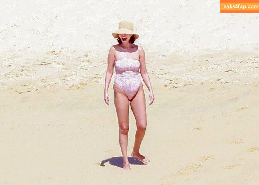 Selena Gomez / Selena / https: / selenagomez leaked photo photo #8824