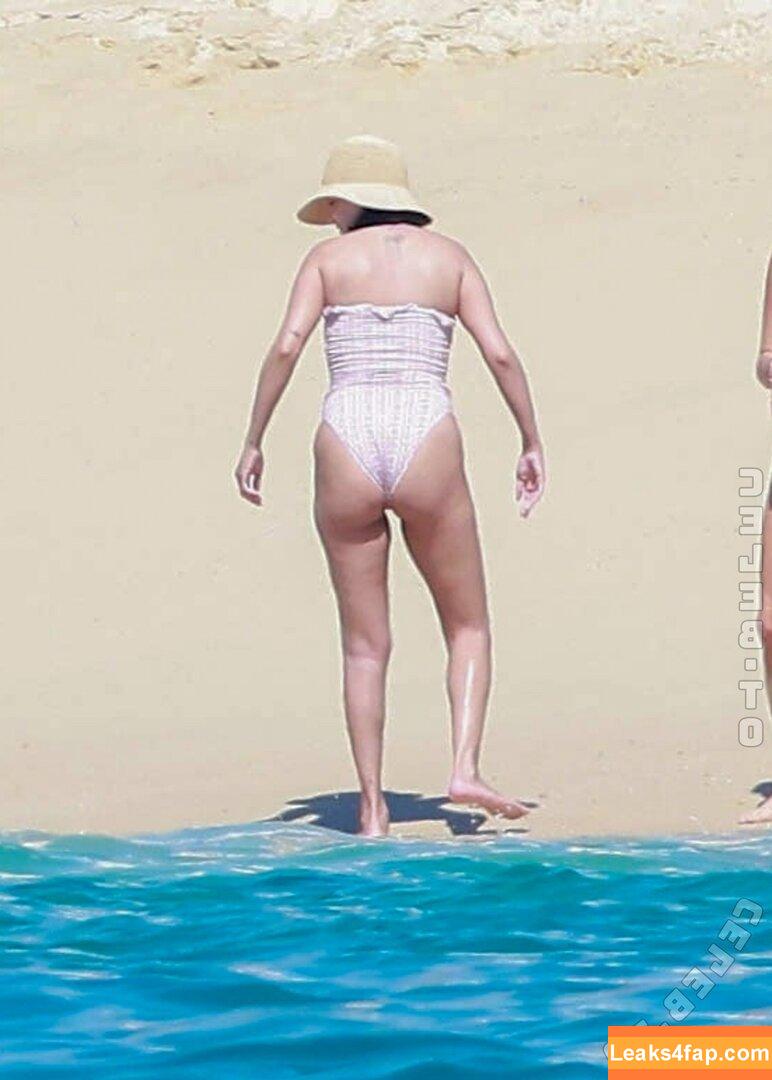 Selena Gomez / Selena / https: / selenagomez leaked photo photo #8827