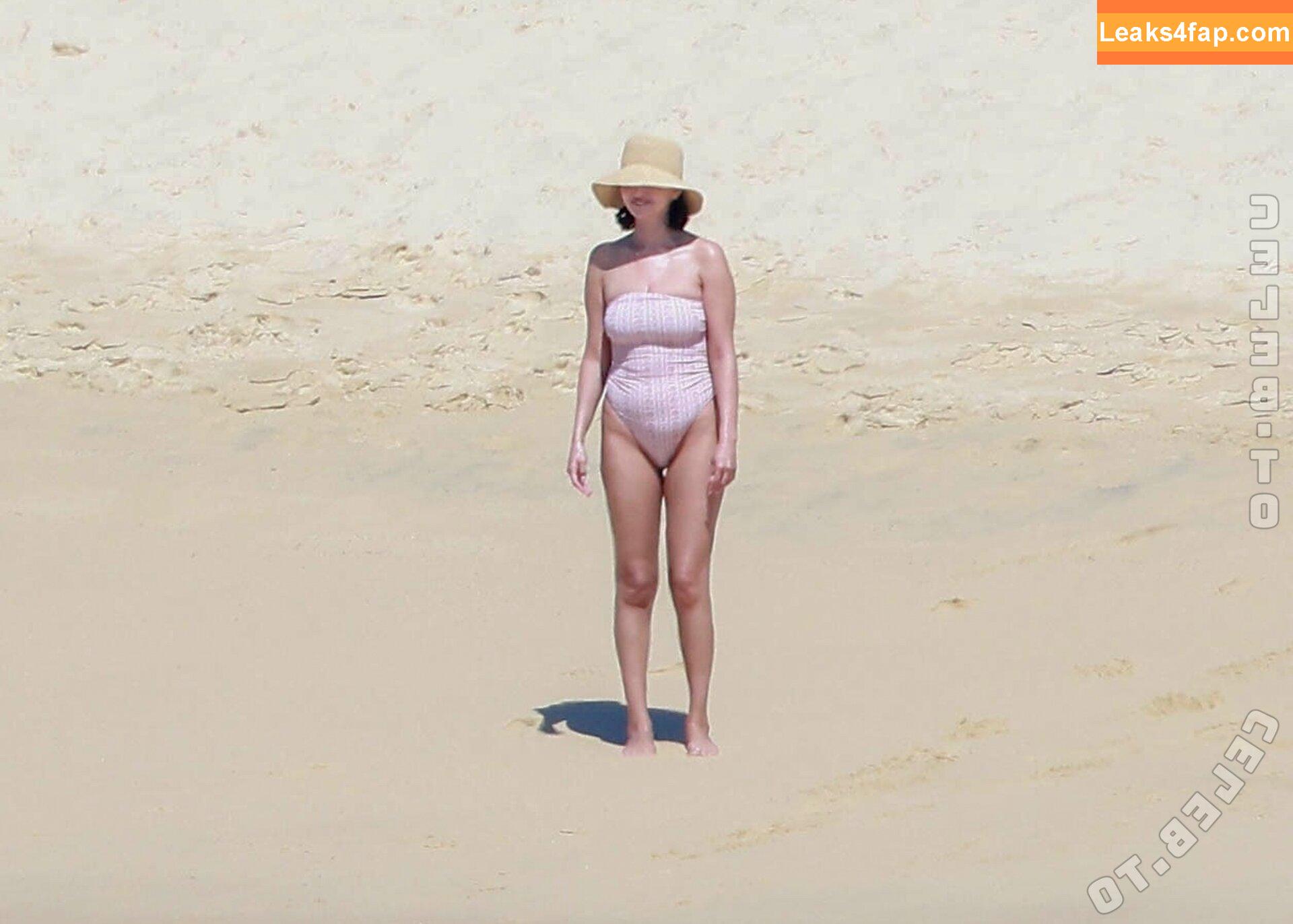 Selena Gomez / Selena / https: / selenagomez leaked photo photo #8830