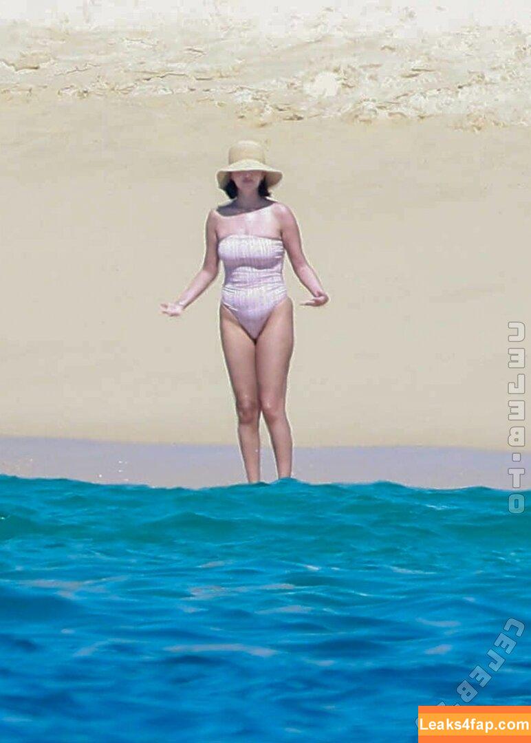 Selena Gomez / Selena / https: / selenagomez leaked photo photo #8834