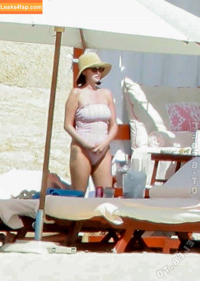 Selena Gomez / Selena / https: / selenagomez leaked photo photo #8837