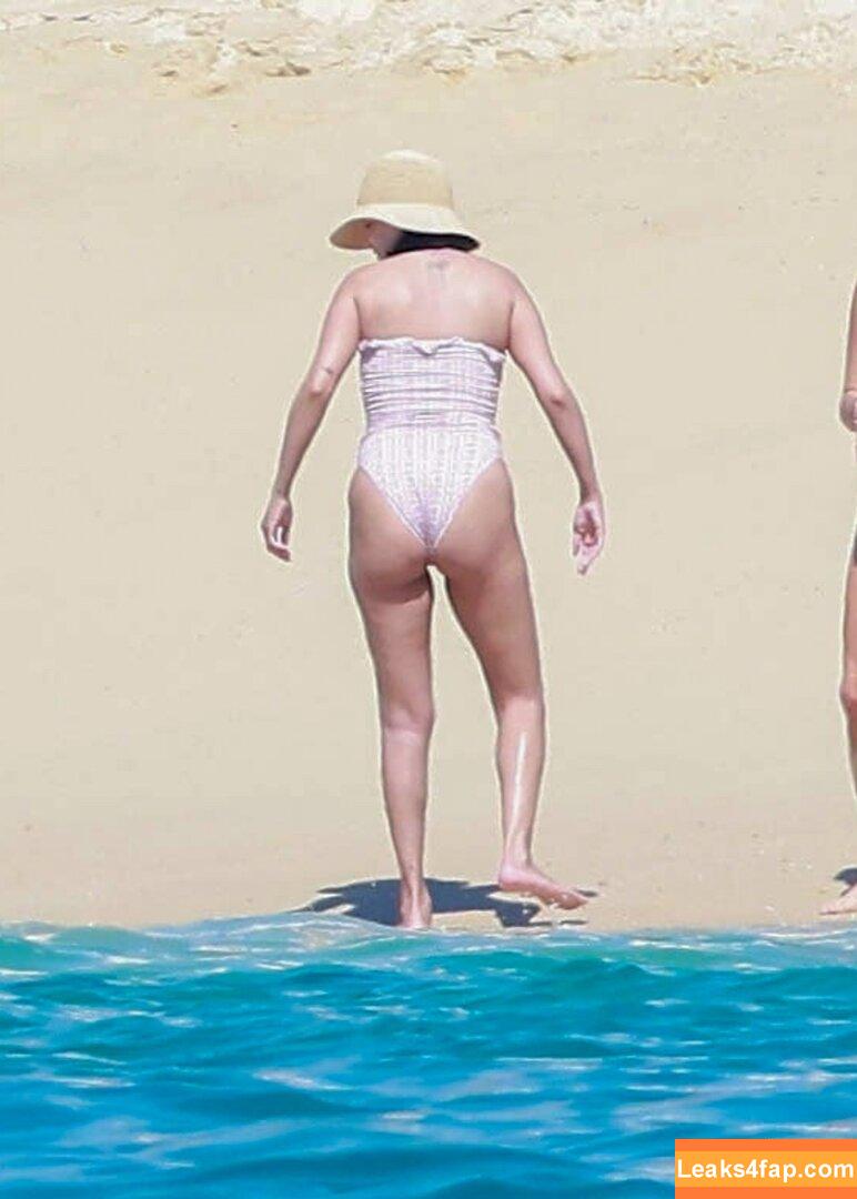 Selena Gomez / Selena / https: / selenagomez leaked photo photo #8841