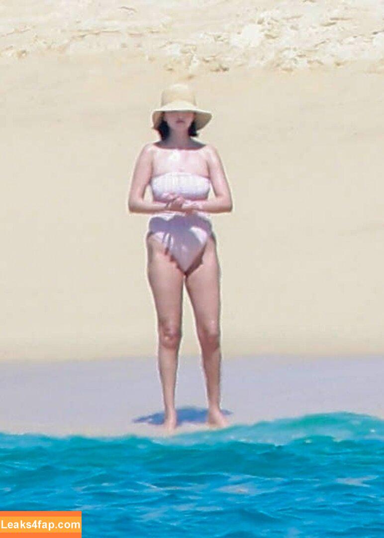 Selena Gomez / Selena / https: / selenagomez leaked photo photo #8849