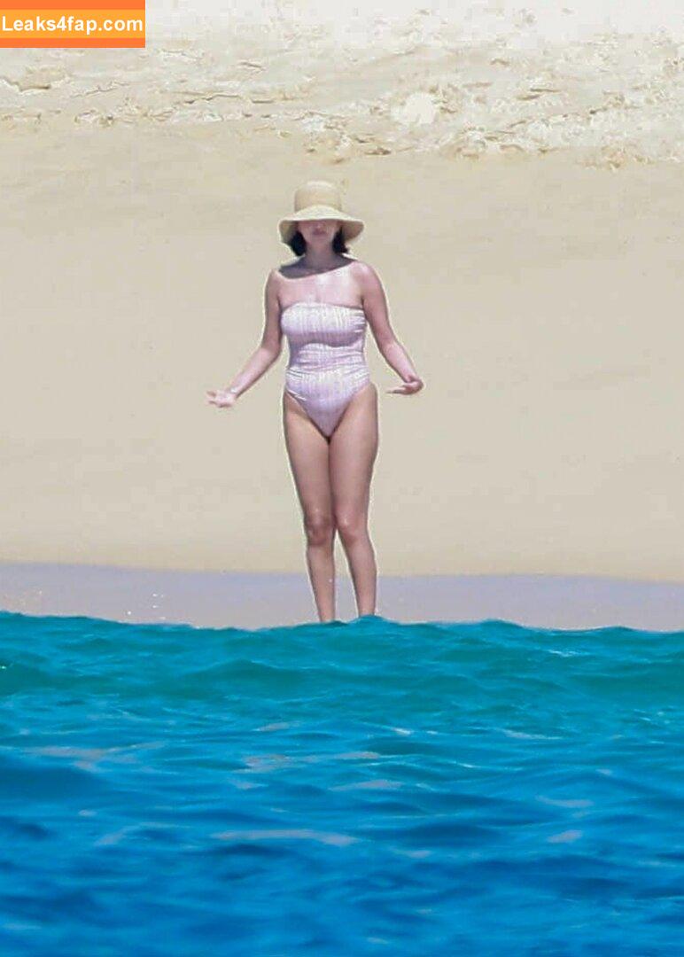 Selena Gomez / Selena / https: / selenagomez leaked photo photo #8852