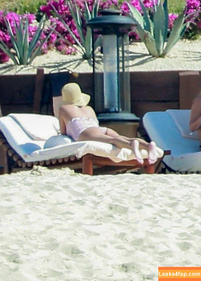 Selena Gomez / Selena / https: / selenagomez leaked photo photo #8853