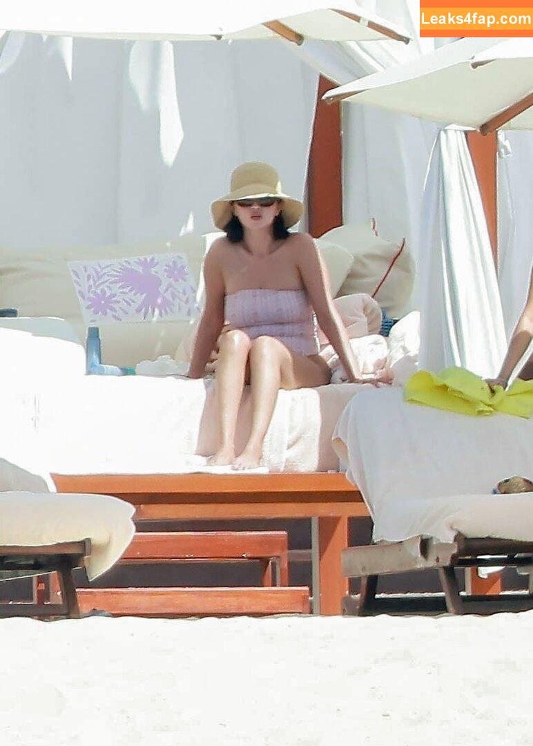 Selena Gomez / Selena / https: / selenagomez leaked photo photo #8856