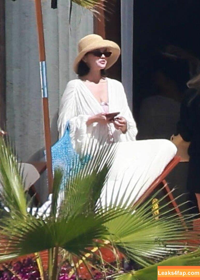 Selena Gomez / Selena / https: / selenagomez leaked photo photo #8860