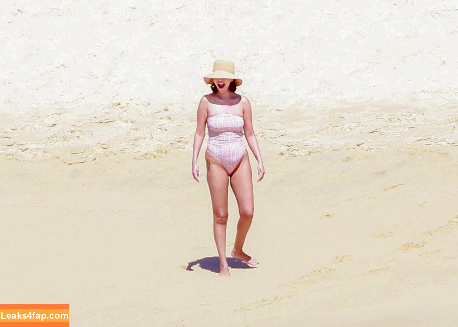 Selena Gomez / Selena / https: / selenagomez leaked photo photo #8861