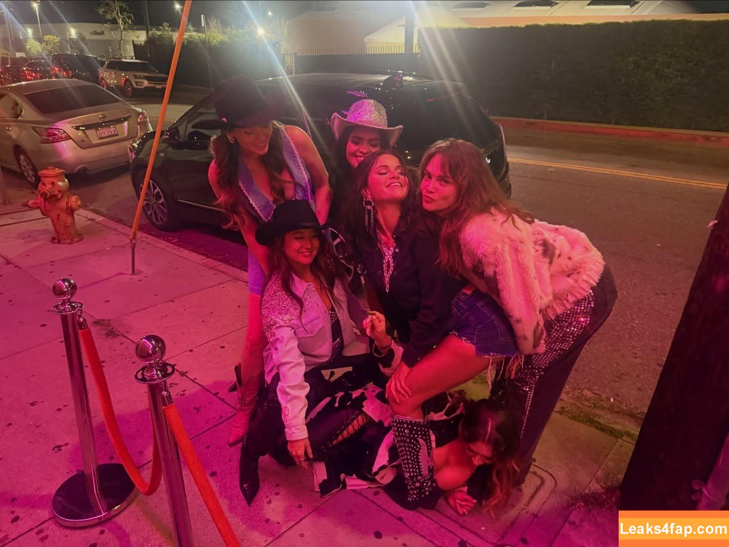 Selena Gomez / Selena / https: / selena.gomez / selenagomez leaked photo photo #8871