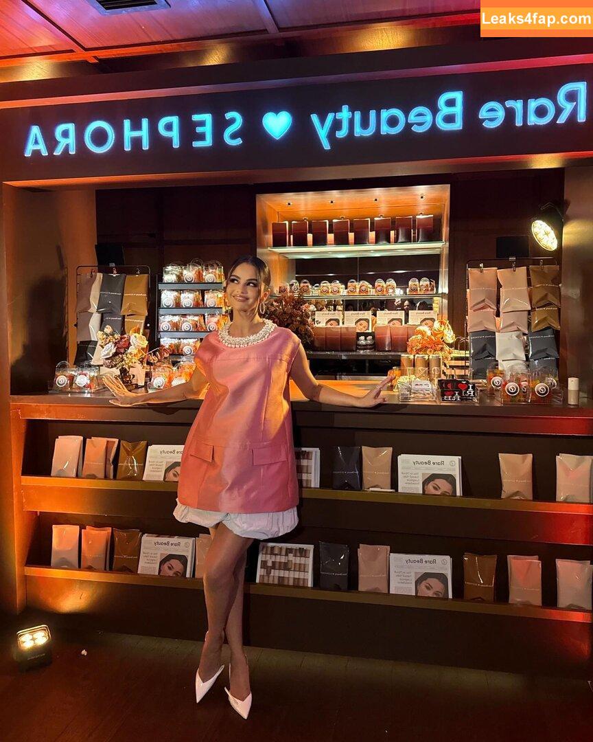 Selena Gomez / Selena / https: / selena.gomez / selenagomez leaked photo photo #8885