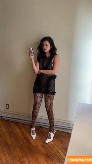 Selena Gomez photo #8045