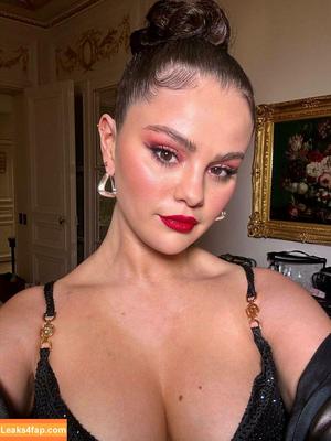 Selena Gomez photo #8092