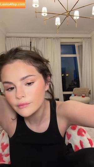 Selena Gomez photo #8112