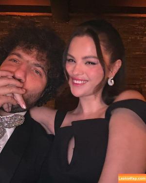 Selena Gomez photo #8122