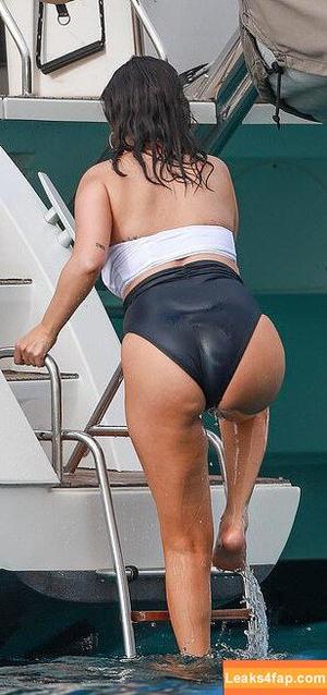 Selena Gomez photo #8193