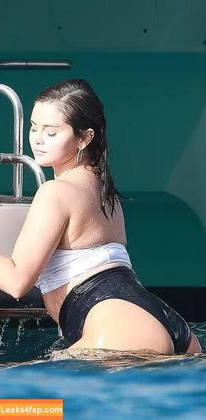 Selena Gomez photo #8194