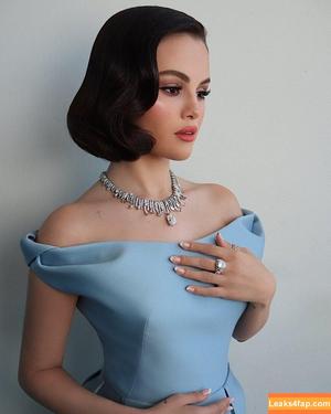 Selena Gomez photo #8195