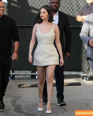 Selena Gomez photo #8204