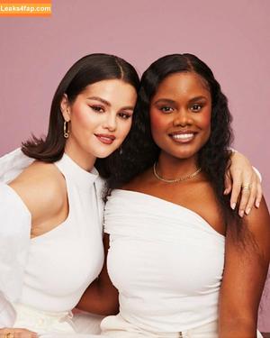 Selena Gomez photo #8230