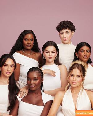 Selena Gomez photo #8232