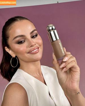 Selena Gomez photo #8245