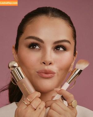 Selena Gomez photo #8248