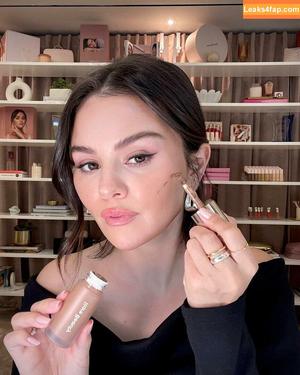 Selena Gomez photo #8249