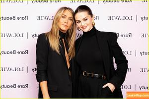 Selena Gomez photo #8251