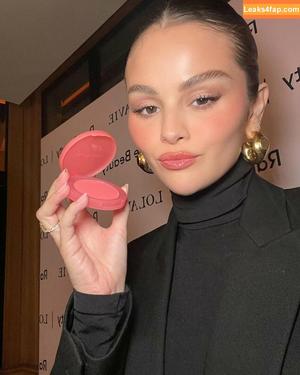 Selena Gomez photo #8259