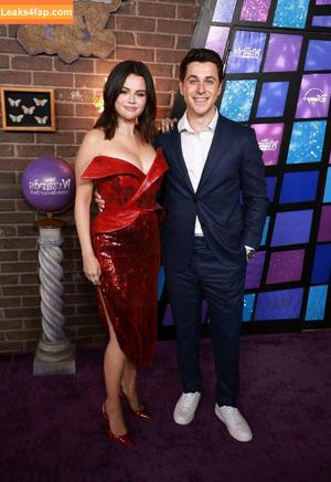 Selena Gomez photo #8264