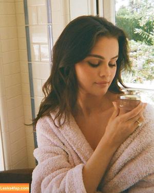 Selena Gomez photo #8645