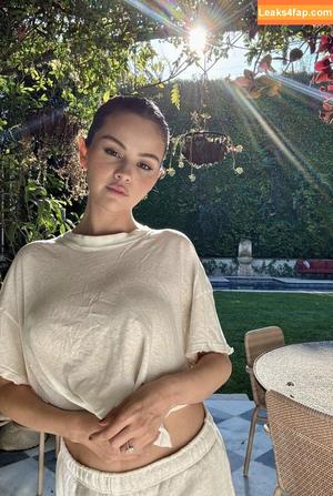 Selena Gomez photo #8680