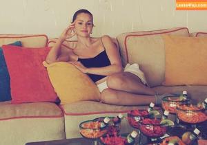 Selena Gomez photo #8702