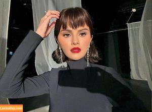 Selena Gomez photo #8760