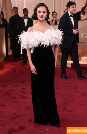 Selena Gomez photo #8794