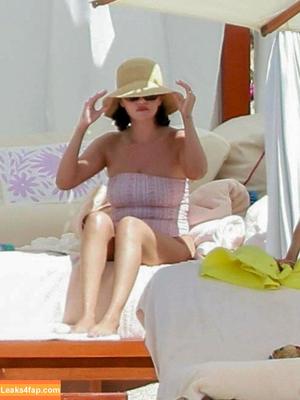 Selena Gomez photo #8823