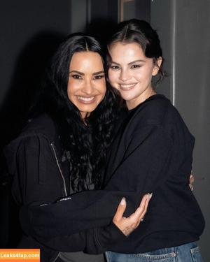 Selena Gomez photo #8916