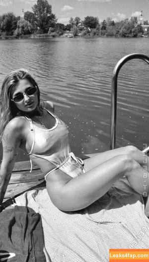 Selina Hager photo #0011